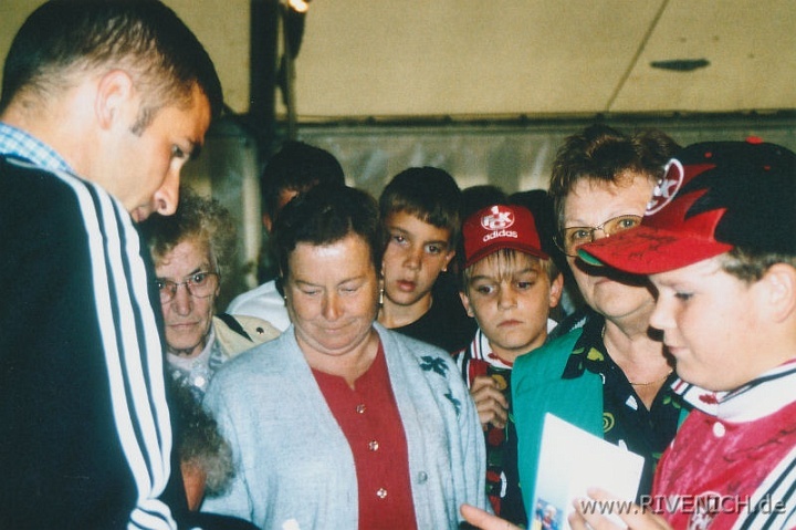 07 Fussball-Autogrammstunde – Bild 8